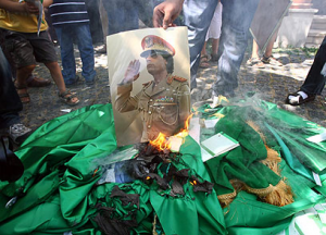 החשש: מרחץ דמים והתחזקות אל-קאעידה בלוב Kadhafinak befellegzett – békés átmenetre számít a világ