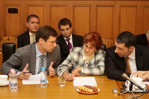 Az ötpárti egyeztetésen a Fideszt Wittner Mária, Gulyás Gergely és Lázár János képviselte.