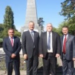 A képen: Slavko Parać, Szabadka képviselő-testületének elnöke, Dragan Šutanovac, Szerbia honvédelmi minisztere, Hanti Vilmos a MEASZ és a FIR elnöke, Saša Vučinić, Szabadka polgármestere