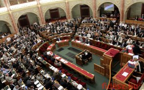 Elfogadta a parlament az új munka törvénykönyvét