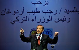 Szíria: a török miniszterelnök polgárháborútól tart