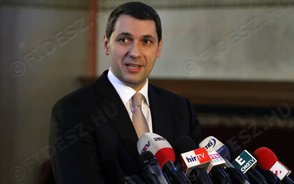 „Az egészségügyben véget kell vetni a privatizációnak”