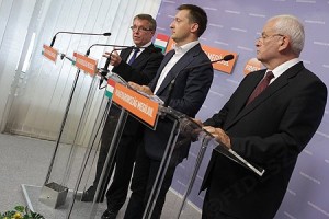 Háromszázmilliárddal csökkentik a terheket