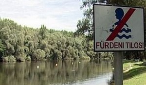 Tilos a fürdőzés a Duna főágán!