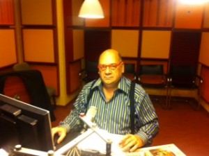 Április 11-én, pénteken délután fél kettőkor jelentkezem...