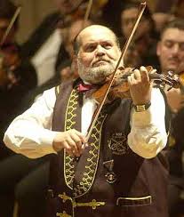 Eltörött egy hegedű