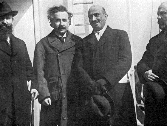 Albert_Einstein_Haim Weizman_1921