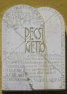 Két gyerekkéz