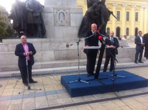 Ilan Mor:Mi vagyunk az áldozat! Békét a világnak, békét...
