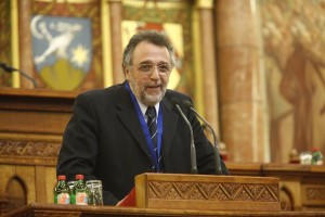 Heisler András:Magyarajkúak – mondjuk, mert közös a nyelv,...