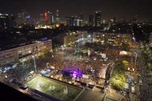 Százezren emlékeztek a két évtizede meggyilkolt Jichák...