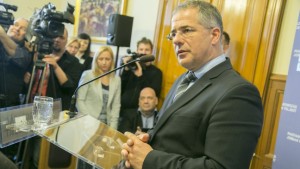 „A KÉPVISELŐK KEDDEN KIVÉTELES ELJÁRÁSBAN SZAVAZHATNAK AZ...