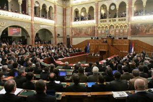 Orbán: Az emberek hitet tettek a megújulás mellett