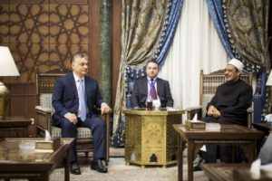 ORBÁN VIKTOR A KAIRÓI AL-AZHAR MECSET NAGYSEJKJÉVEL TÁRGYALT