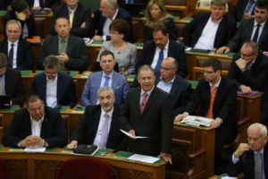 Kósa Lajos a parlamentben
