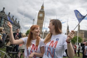 Milliók követelnek új népszavazást, ami jogi nonszensz
