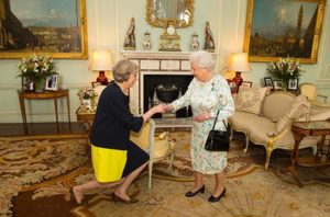 II. Erzsébet tizenharmadik miniszterelnöke hivatalba lép