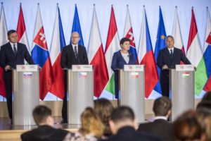 A magyar kormányfő Varsóban