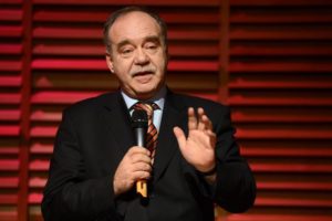 A CSAPAT 2016 címmel mindössze tíz nappal a döntő lefújása után könyv jelent meg az idei labdarúgó...