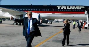 Donald Trump négy százalékponttal vezet Hillary Clinton...