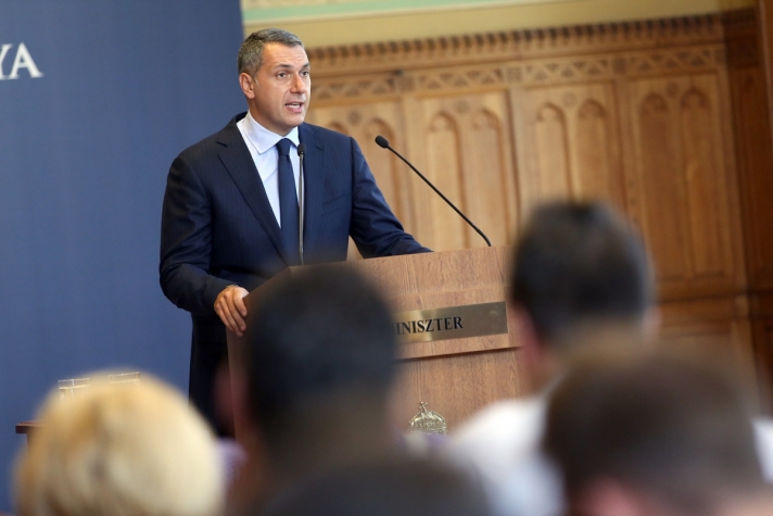 Lázár János szokásos csütörtöki sajtótájékoztatóján