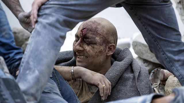 החילוץ מההריסות, הבוקר באיטליה (צילום: AP)