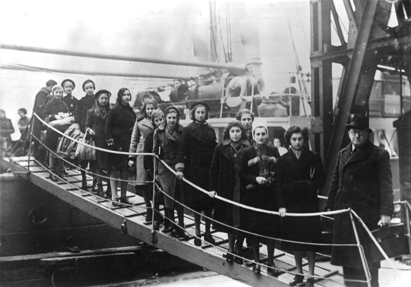 Bundesarchiv_Bild_183-S69279,_London,_Ankunft_jüdische_Flüchtlinge.jpg