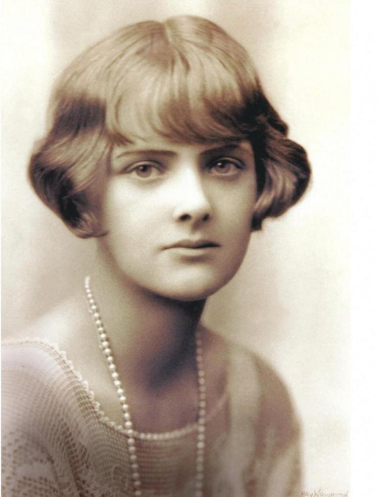 daphne_du_maurier_new_4a.jpg