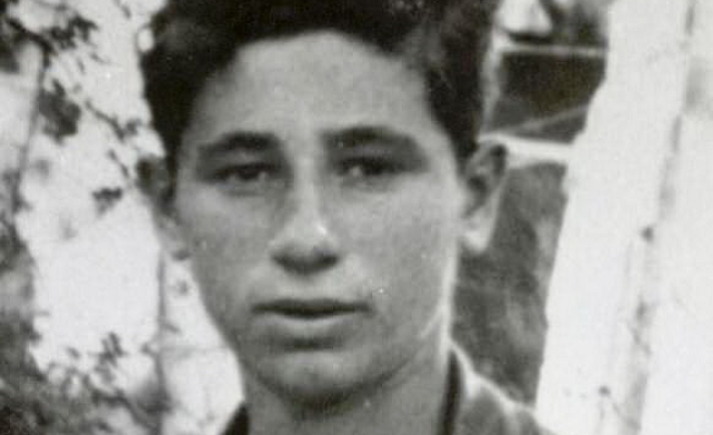 A fiatal Simon Peresz egy kiránduláson