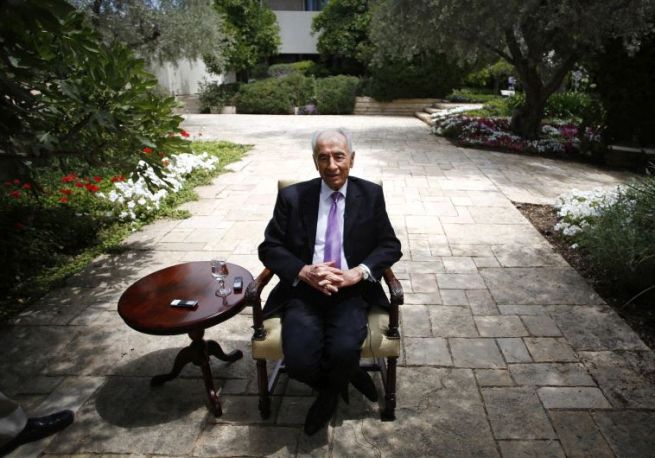 Simon Peresz a Reutersnek ad interjút a jeruzsálemi elnöki rezidencián