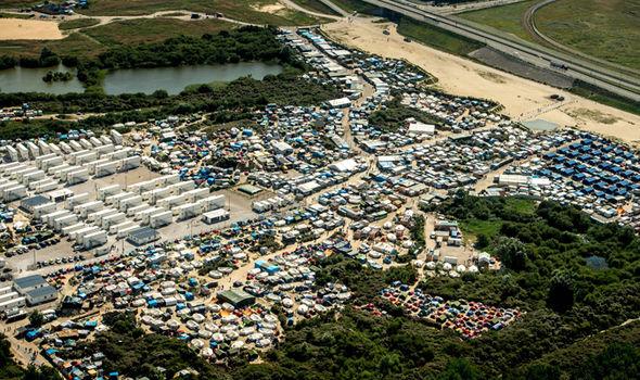 Jungle-in-Calais-641551.jpg