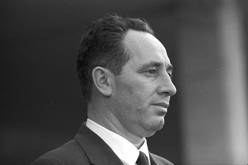 peres10_1961.jpg