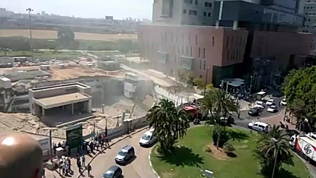 Tel-Avivban a toronydaru rádőlt egy épületre a sebesültek száma kilenc