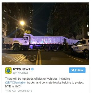 A rendőrség bejelentése szerint a 65 húsz illetve tizenöt tonna homokkal megtöltött teherautón kívül, további száz rendőrségi járművet vezényeltek ki a területre és összesen 7000 rendőr vigyázz arra, hogy a buli területe biztonságos legyen. A rendőrségi szakértő hozzátette, hogy úgy készülnek, hogy akkor is biztonságos legyen a terület, ha akár kétmillió ember jön el megnézni, hogy a híres New York-i ikon, a Times Square üveglabdája jelezze, hogy vége az 2016-os évnek, s megkezdődik a 2017-es esztendő.