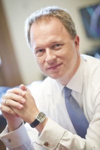 Kommunikátorból nagykövet