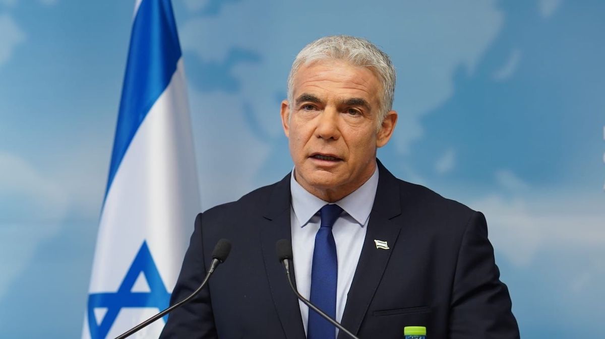 Yair Lapid ellenzéki vezető bírálta Naftali Bennett, Gadi Eisenkot és Yair Golan ellenzéki vezetőket, azzal vádolva őket, hogy elhagyták a Knessetet, és egyedül hagyták pártját.