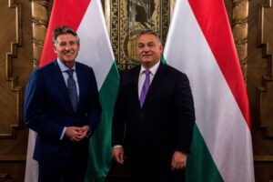 Orbán Viktor miniszterelnök és Sebastian Coe, a Nemzetközi...