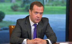 „Izrael tönkreteszi az államközi kapcsolatokat, ha fegyvert szállít a kijevi rezsimnek” – mondta Dmitrij Medvegyev volt orosz elnök